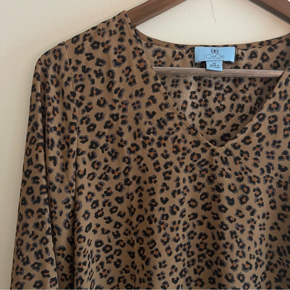 💐 2 for $20!! 💐 CeCe Animal Print Blouse - Picture 2 of 7